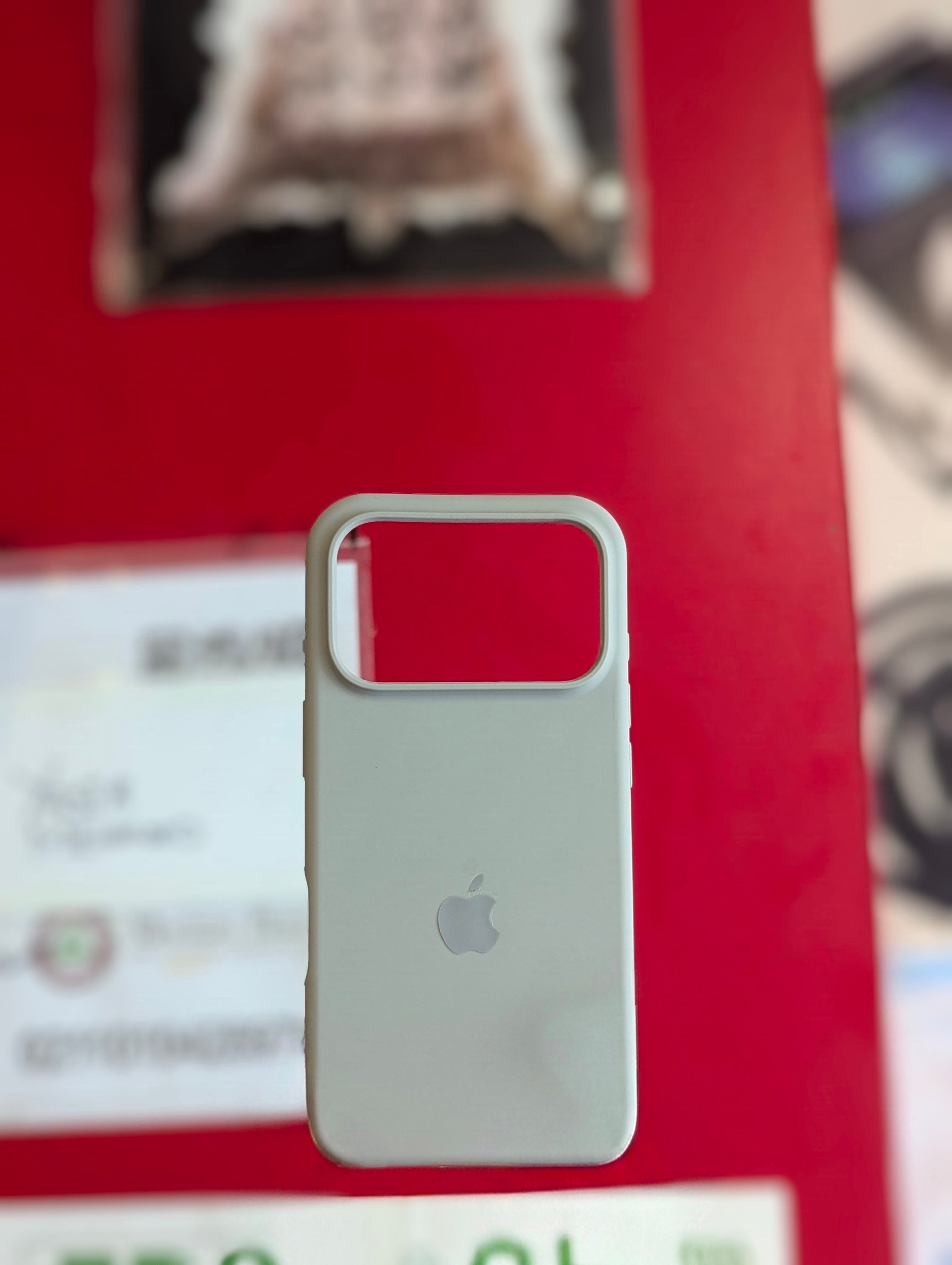 IPHONE 17 PRO - OFFICIAL CASE
